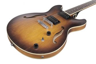 Ibanez AS53-TF kitaran kansi lähikuvassa.