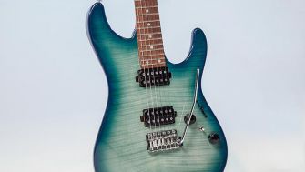 Ibanez AZ Standard 24 kitaran loimuvaahterakansi ja leppärunko.