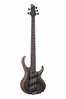 Ibanez BTB805MS-TGF bassokitara kotelolla.