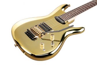  Ibanez JS1GD Gold Boy kitaran runko lahikuvassa.