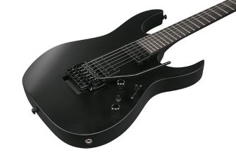 Ibanez RGRB620-BKF kitaran runko lähikuvassa.