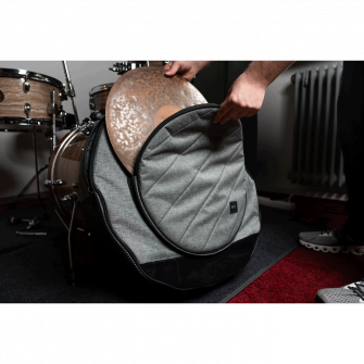 Meinl Classic Woven Heather Gray symbaalipussi treenikämpällä.